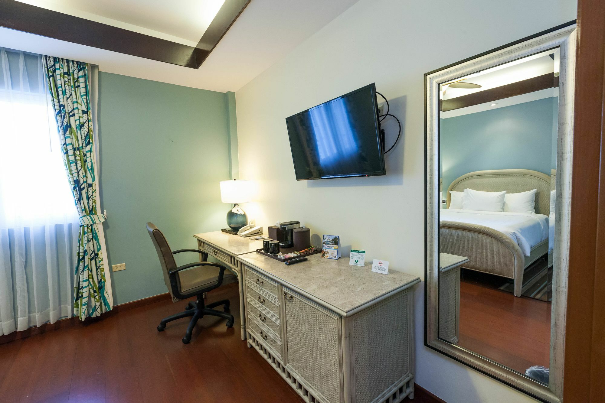 Surfrider Resort Hotel Сайпан Екстериор снимка