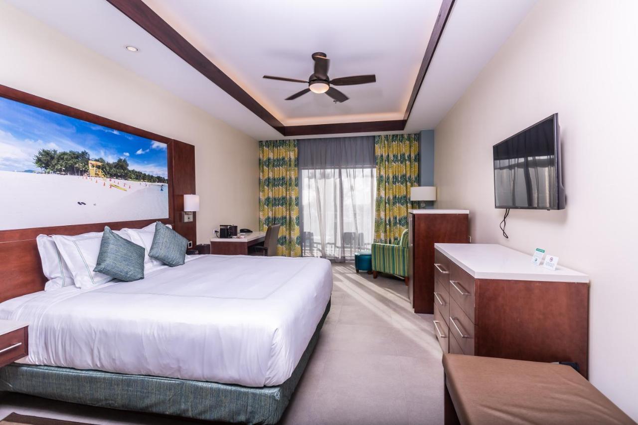Surfrider Resort Hotel Сайпан Екстериор снимка